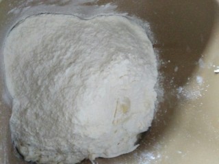 蝶豆花土司,将所有除黄油外的主面团料放面包机里，水在低下