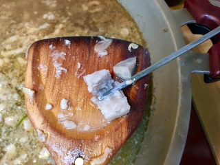 大甲芋頭米粉湯,悶煮至當芋頭塊用筷子可輕易撥開