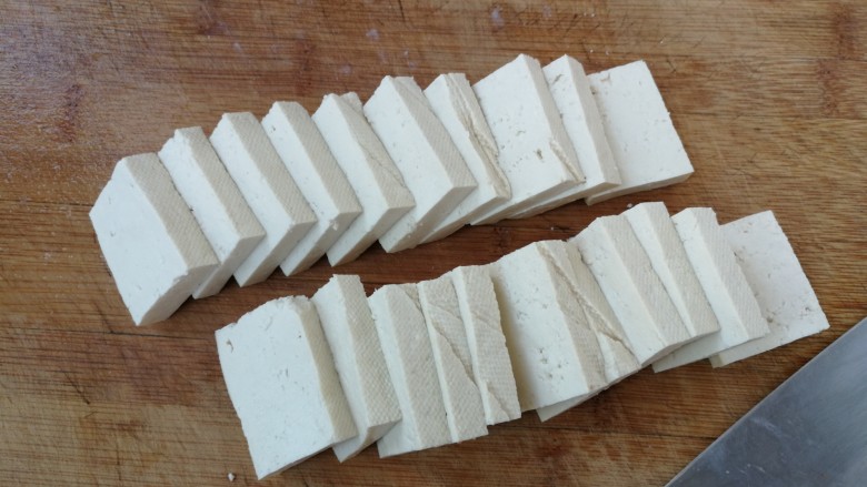 糖醋豆腐,切成厚度约1厘米的片状