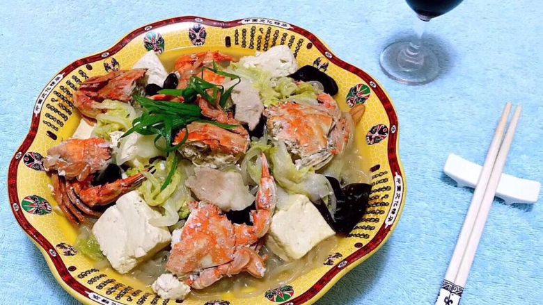 螃蟹一锅鲜,普通的食材用心来烹制就会得到不一样的暖心感觉