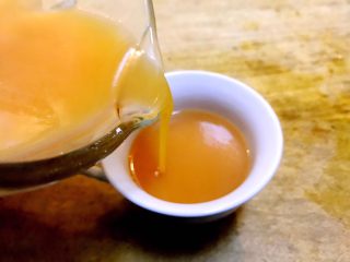 一节藕的“黄金食疗方”，秋冬这样搭配最润肤,装杯。