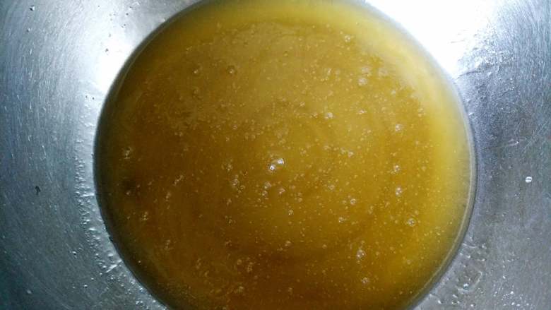  广式五仁月饼蜂蜜版（不用转化糖浆）,用蛋抽搅打均匀