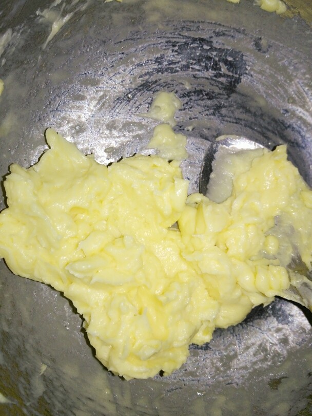 一口酥,一定要充分吸收后再继续添加蛋液
直至全部蛋液与黄油融合