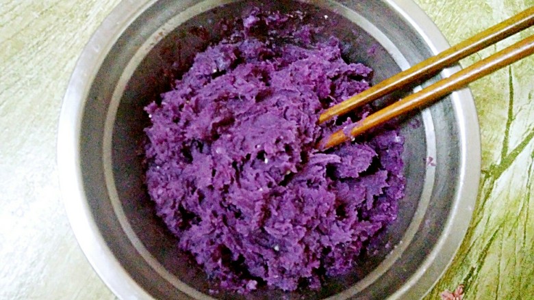 紫薯糯米糕,搅拌均匀
