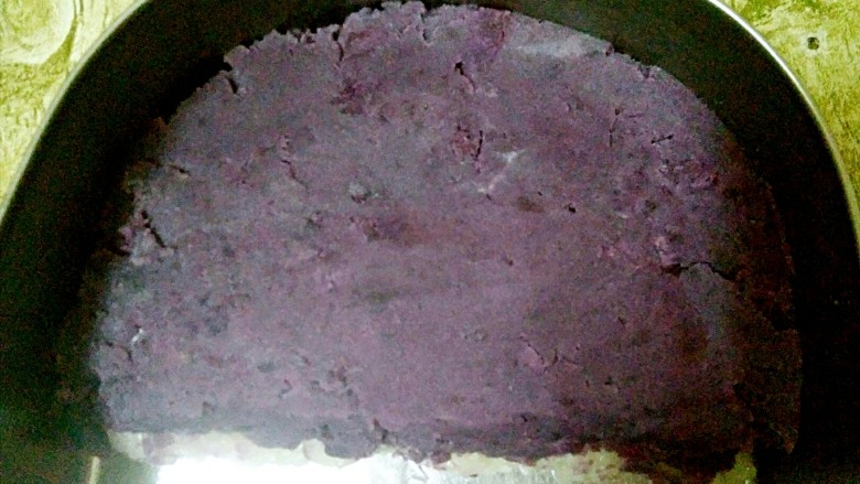 紫薯糯米糕,再铺上一层紫薯泥
