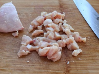 糖醋菜+酸甜鸡肉丸,鸡胸肉剔去筋膜切成小块