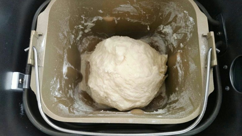 一次性发酵刀切奶香馒头,慢慢开始和成光滑的面团