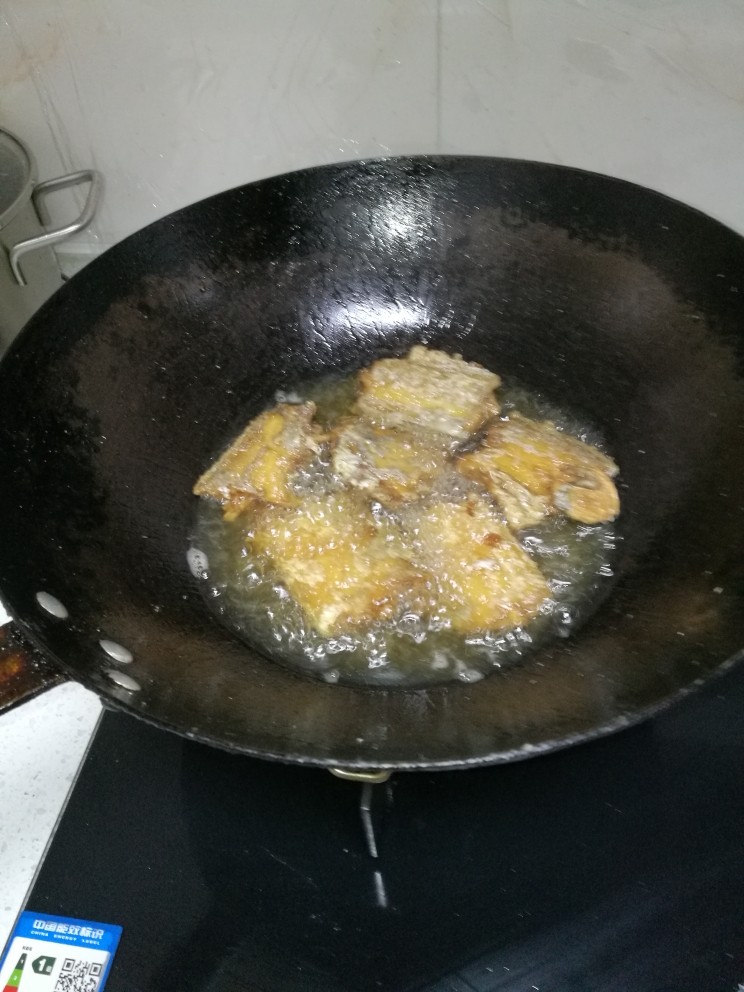糖醋菜十#糖醋带鱼#:(创建于17/11~2017),炸制带鱼金黄色。