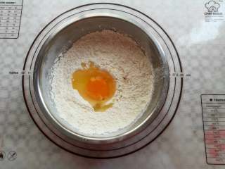 芝麻小酥饼,面粉里加入鸡蛋