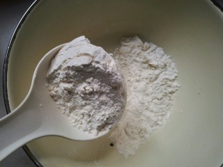 糖醋菜+素糖醋排骨,准备面粉约200g左右。