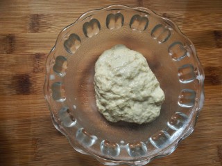 糖醋菜+素糖醋排骨,把发酵粉揉进面筋，放20分钟左右。