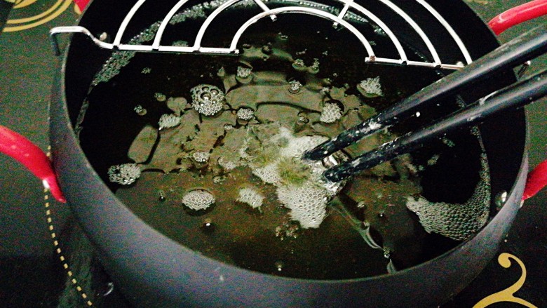 糖醋菜+福州当地菜--荔枝肉,锅内倒多点油，烧至9成热，用筷子测试油温，筷子周边有小气泡即可