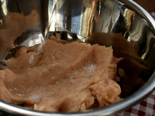 糖醋菜+橙汁鸡球,肉泥中加入盐，葱姜水搅拌