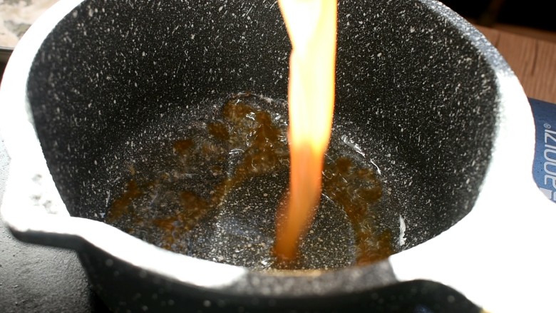 糖醋菜+橙汁鸡球,锅中留底油，倒入调好的酸甜汁