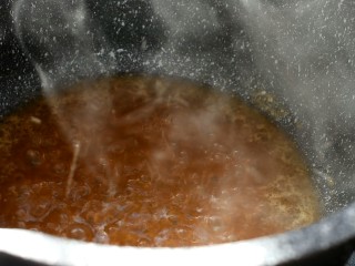 糖醋菜+橙汁鸡球,用小火熬至酸甜汁变得浓稠
