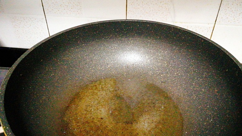 糖醋菜+福州当地菜--荔枝肉,将刚才炸的油倒点至锅里，