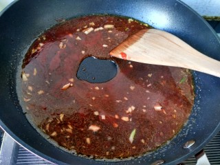 糖醋菜  糖醋藕丸,锅内放番茄酱，糖，少量清水，再放白醋。