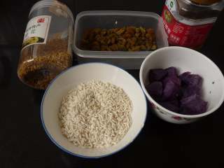 桂花紫薯糯米饭,材料，紫薯提前煮熟