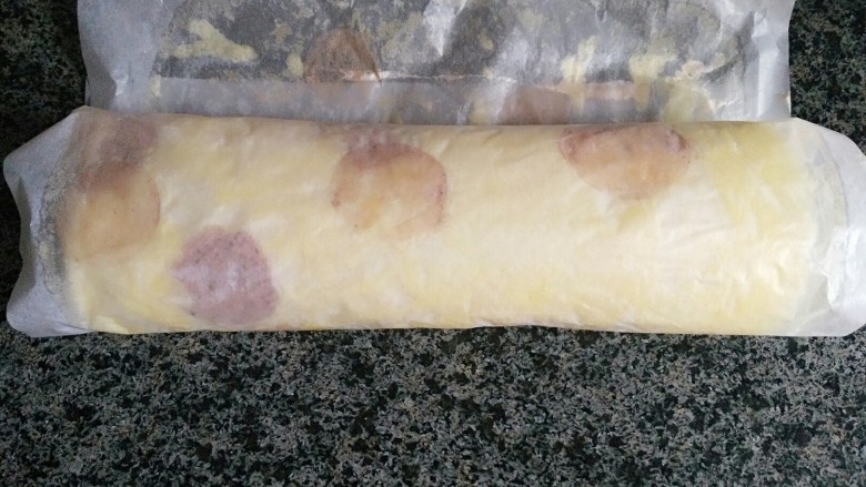 奶油蛋糕卷,卷起放冰箱冷藏30分钟定型