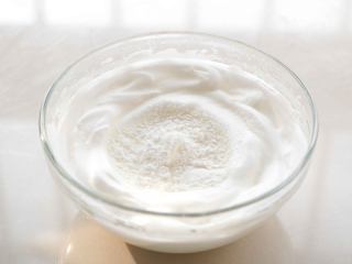 酸奶溶豆（超级详细）,加入3g玉米淀粉继续打均匀
