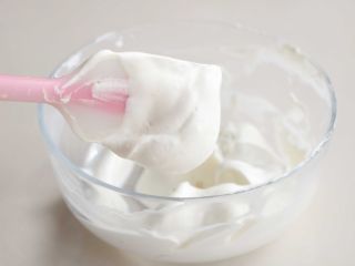 酸奶溶豆（超级详细）,刮刀舀起来不会掉落
如果很容易掉落就会不成形
或是纹路不明显