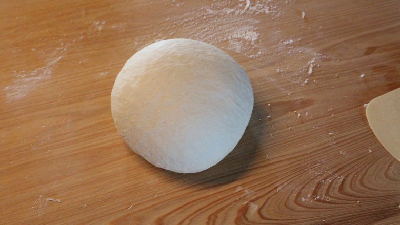 最爱面包+咖哩面包,将主面团材料包括中种面团一起混匀，揉成有筋性的面团。