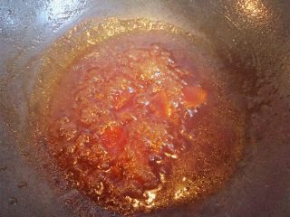 糖醋菜+糖醋藕丸,待料汁烧制浓稠起泡。