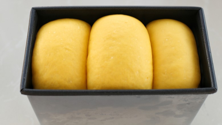 最爱面包+南瓜土司,再次发酵至满模状态