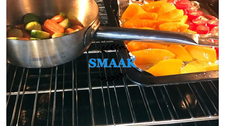 创意健康鸡肉色拉,烤箱200度，30分钟左右，把蔬菜烤上表面焦脆即可