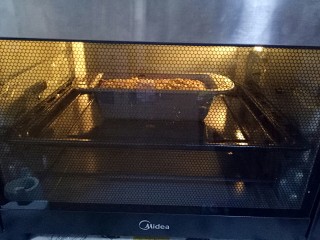 枣泥磅蛋糕,接着160度再烤20分钟