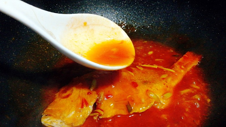 糖醋菜+糖醋红鲫鱼,小火慢慢收汁，可以将汁 慢慢浇在鱼上，其之更好入味
