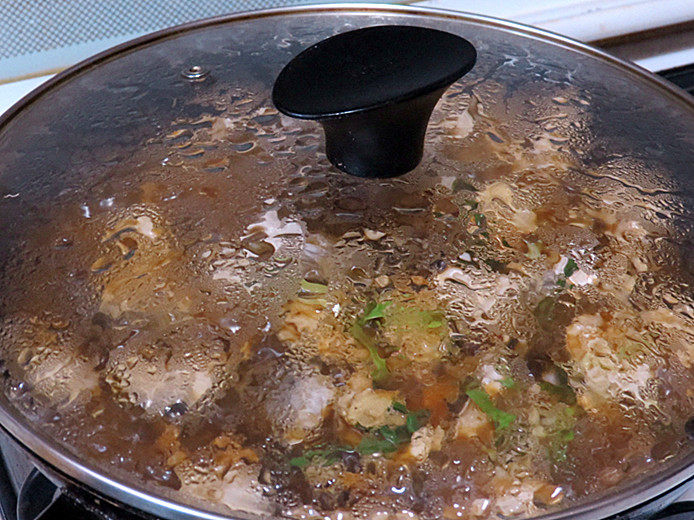 下饭菜【红烧蒜香鳗鱼】,盖上锅盖中小火焖煮二、三十分钟左右