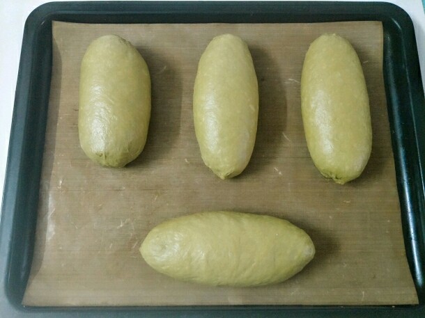 最爱面包+抹茶麻薯软欧,放入烤盘，38度的温度中二次发酵两倍大