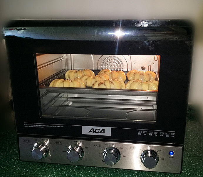 #最爱面包#+香芋面包卷,送入预热好的烤箱中层：180度、上下火
