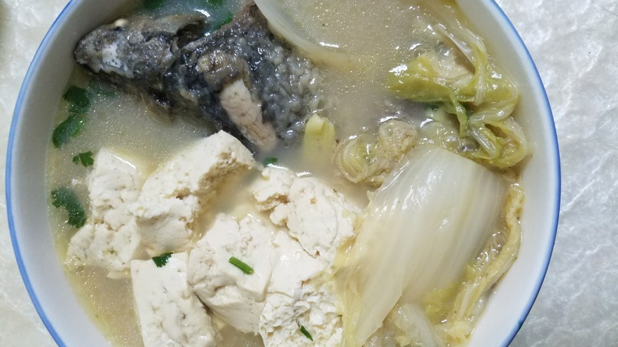 鲫鱼豆腐白菜汤