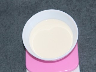 奥利奥火龙果酸奶奶油杯,准备80g淡奶油