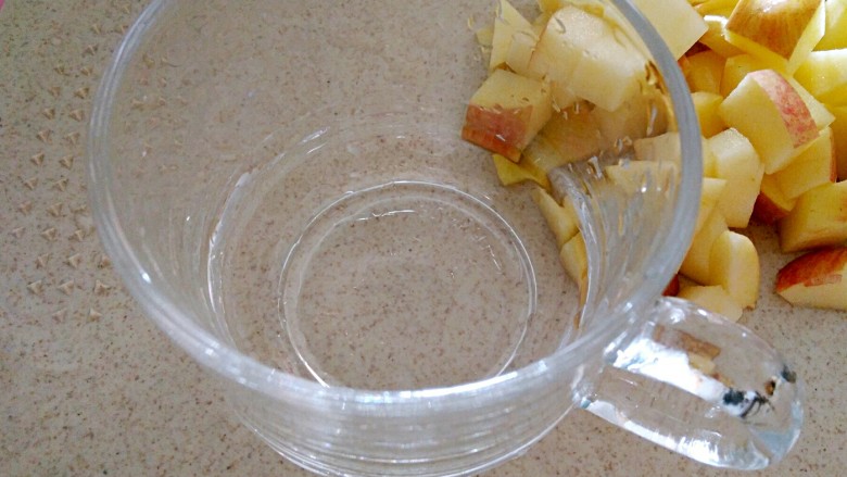 百香果苹果汁（排毒养颜）,准备洗干净的玻璃水杯