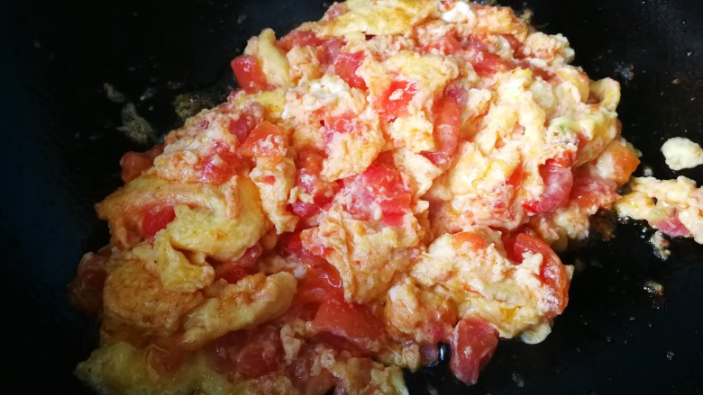 #懒人料理#西红柿炒鸡蛋,炒好了，嫩嫩的西红柿鸡蛋，马上出锅。