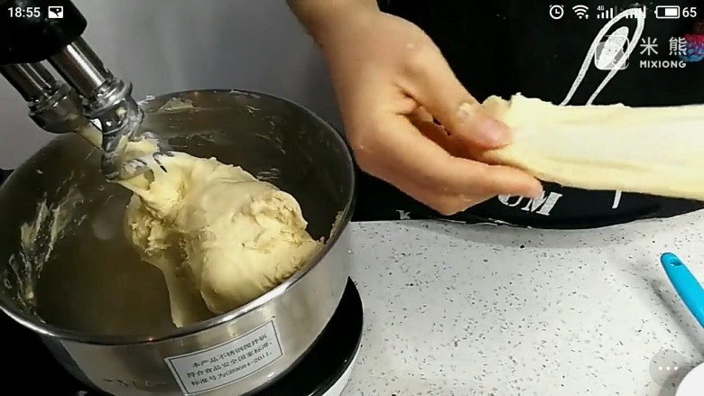 牛角面包--小餐包,放盐后，低速搅拌大约两分钟
