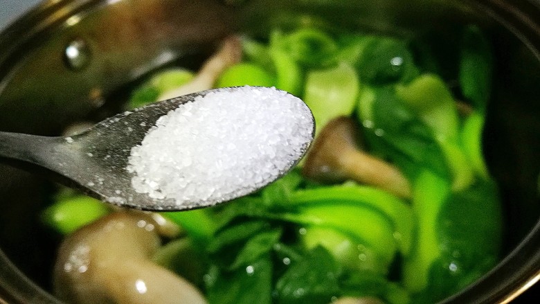 糖尿病菜谱～罗汉菜团儿,加少许盐煮开捞出
