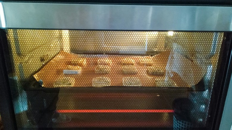 香葱桃酥,烤箱预热，160度15分钟