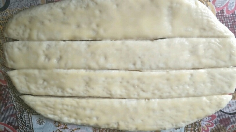 最爱面包+日式炼乳面包,切成4段