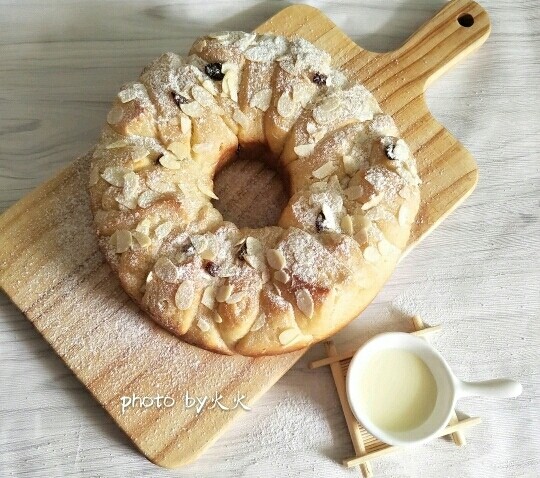 最爱面包+日式炼乳面包,表面筛一层糖粉即可
