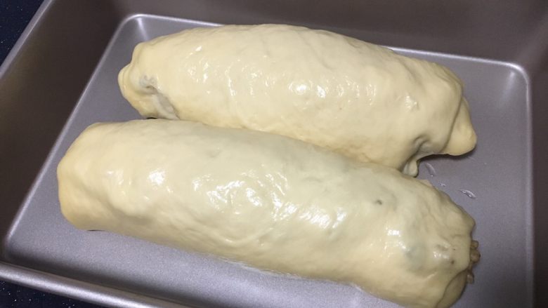 最爱面包➕新疆三果大列巴,大列巴发酵至原来的2倍即可。
此时烤箱预热，烤箱上下管加热，温度为170度。