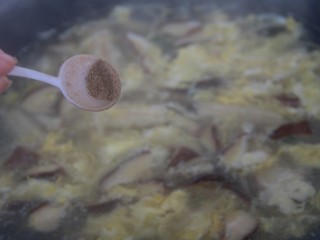 双菇蛋花汤,半勺胡椒粉
