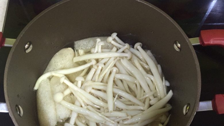 竹荪·菇·小象皮蚌汤,加入菇