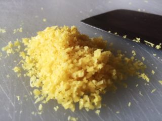 柠檬饼干（植物油版）,将柠檬皮剁碎成细屑备用