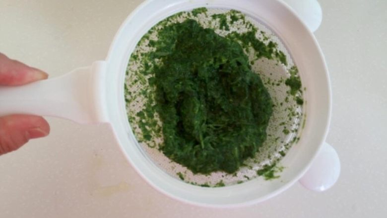 宝宝辅食-双米菠菜糕
10M以上,菠菜泥过滤取菜汁备用。