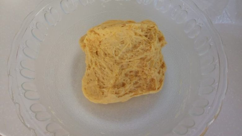 宝宝辅食—金黄小馒头
10M,发酵至原来2倍大，撕开感到均匀的蜂窝状，就是最好的状态。