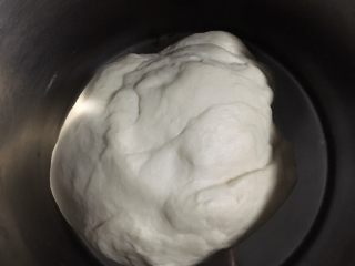 #最爱面包#椰蓉焦糖炼奶酱面包,盖保鲜膜入冰箱冷藏发酵10小时以上